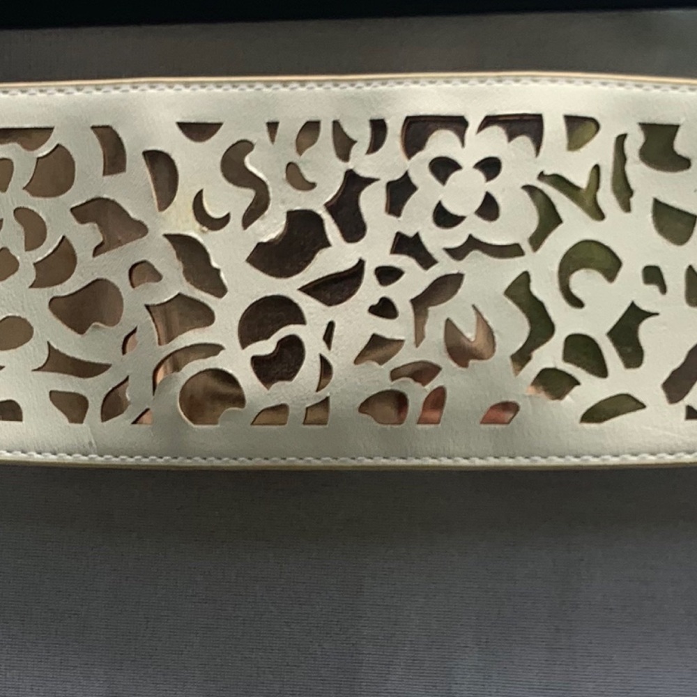 ⭐️ 90’s ⭐️ WIDE Laser Cut BELT H&M Gold & Cream EUC - Picture 2 of 11